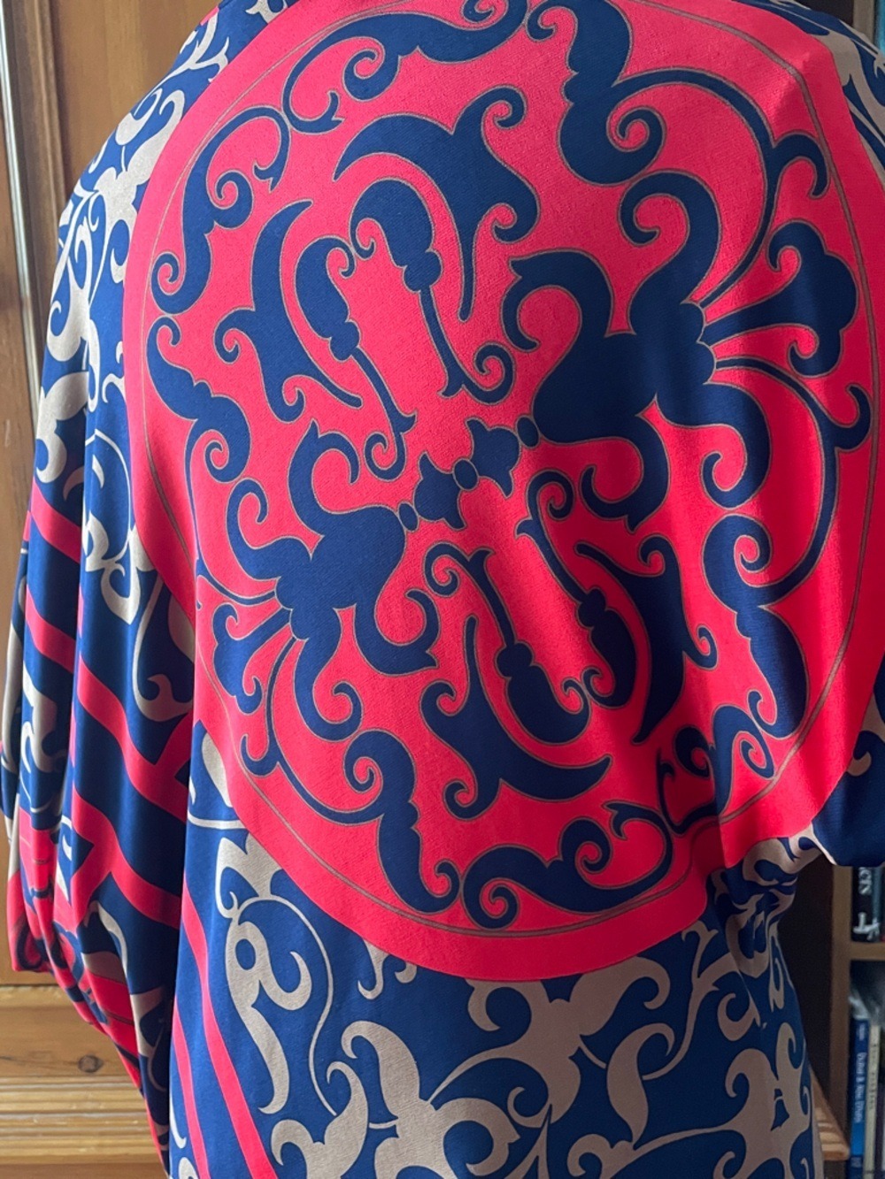 🇨🇦 Asymmetrical Women's Draped Print Blouse in Navy, Red & Beige - One Size - Picture 6 of 11